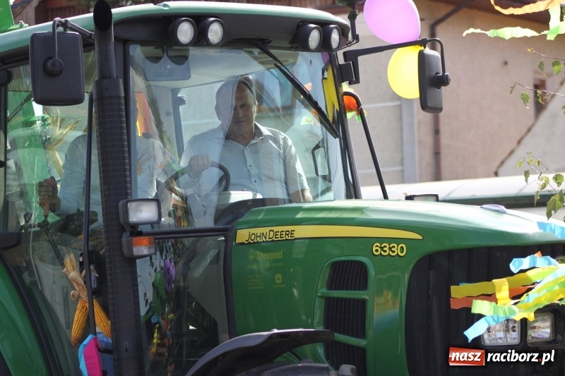 Zdjęcie w galerii na portalu naszraciborz.pl: Wieś ustrojona, do drogi gotowi. Jubileuszowe dożynki w Pawłowie  wiadomości z regionu