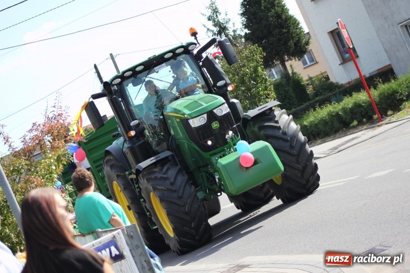 Zdjęcie w galerii na portalu naszraciborz.pl: Wieś ustrojona, do drogi gotowi. Jubileuszowe dożynki w Pawłowie  wiadomości z regionu
