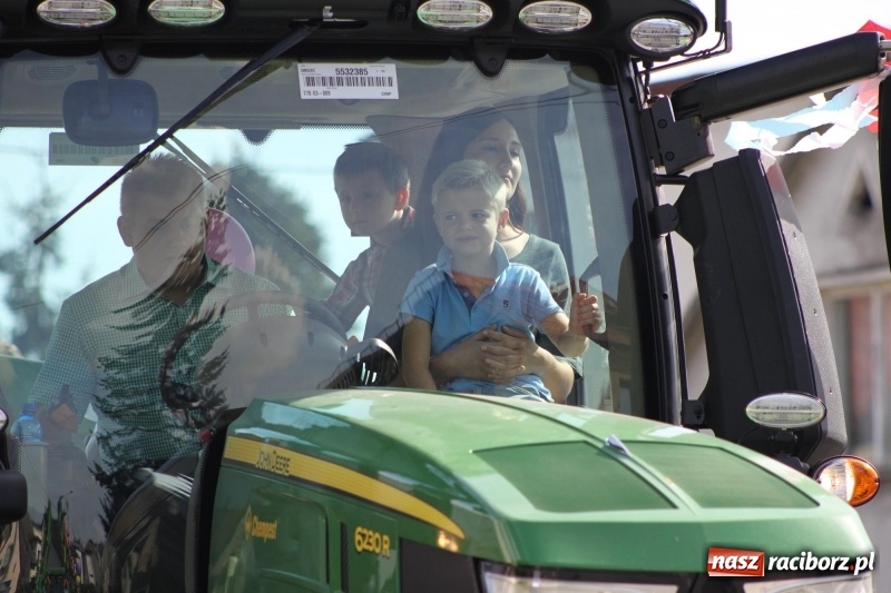 Zdjęcie w galerii na portalu naszraciborz.pl: Wieś ustrojona, do drogi gotowi. Jubileuszowe dożynki w Pawłowie  wiadomości z regionu