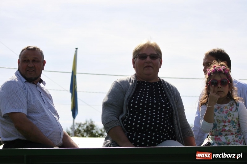 Zdjęcie w galerii na portalu naszraciborz.pl: Wieś ustrojona, do drogi gotowi. Jubileuszowe dożynki w Pawłowie  wiadomości z regionu