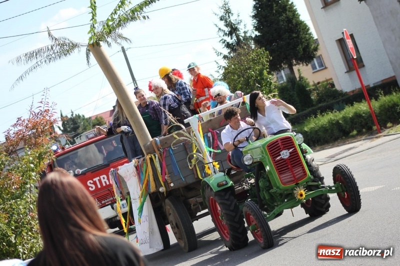Zdjęcie w galerii na portalu naszraciborz.pl: Wieś ustrojona, do drogi gotowi. Jubileuszowe dożynki w Pawłowie  wiadomości z regionu