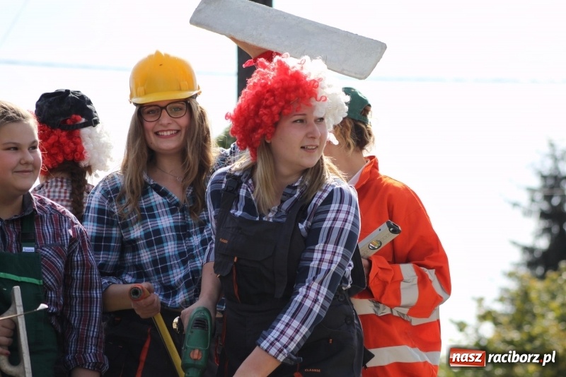 Zdjęcie w galerii na portalu naszraciborz.pl: Wieś ustrojona, do drogi gotowi. Jubileuszowe dożynki w Pawłowie  wiadomości z regionu