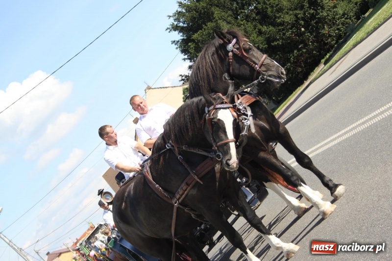 Zdjęcie w galerii na portalu naszraciborz.pl: Wieś ustrojona, do drogi gotowi. Jubileuszowe dożynki w Pawłowie  wiadomości z regionu