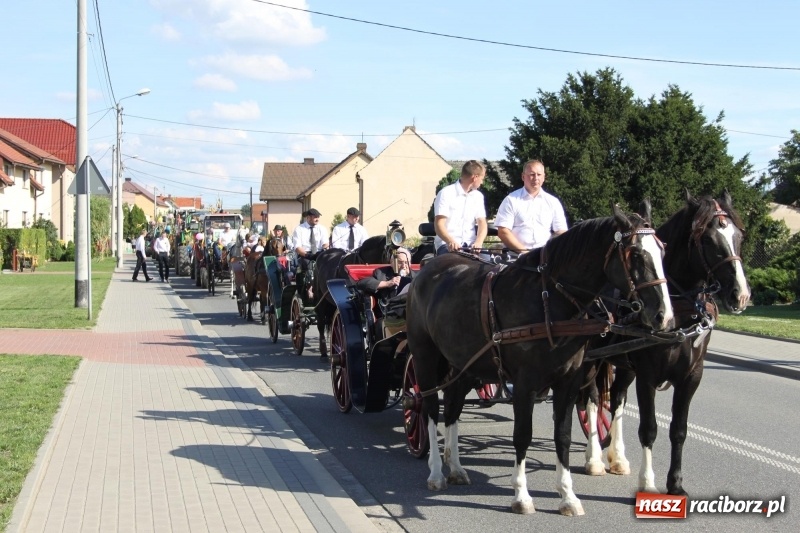 Zdjęcie w galerii na portalu naszraciborz.pl: Wieś ustrojona, do drogi gotowi. Jubileuszowe dożynki w Pawłowie  wiadomości z regionu