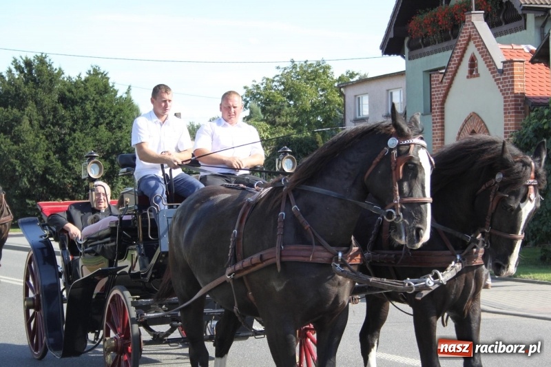 Zdjęcie w galerii na portalu naszraciborz.pl: Wieś ustrojona, do drogi gotowi. Jubileuszowe dożynki w Pawłowie  wiadomości z regionu