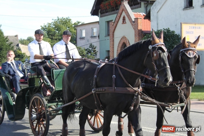 Zdjęcie w galerii na portalu naszraciborz.pl: Wieś ustrojona, do drogi gotowi. Jubileuszowe dożynki w Pawłowie  wiadomości z regionu
