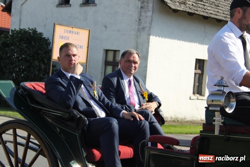 Zdjęcie w galerii na portalu naszraciborz.pl: Wieś ustrojona, do drogi gotowi. Jubileuszowe dożynki w Pawłowie  wiadomości z regionu