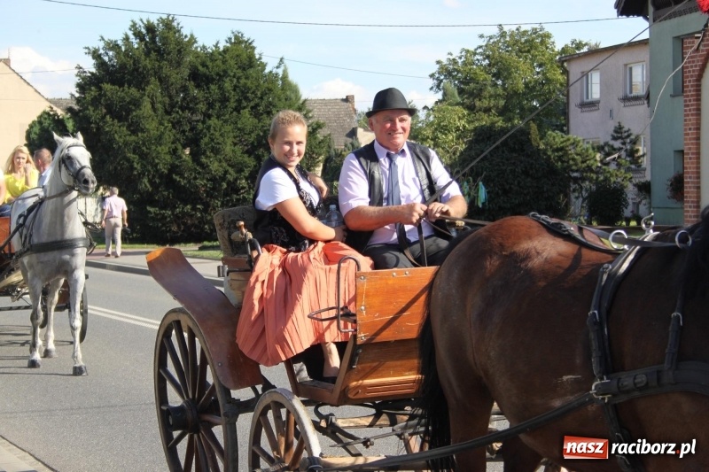 Zdjęcie w galerii na portalu naszraciborz.pl: Wieś ustrojona, do drogi gotowi. Jubileuszowe dożynki w Pawłowie  wiadomości z regionu