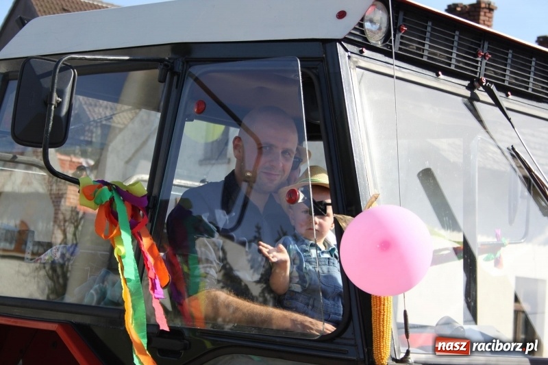 Zdjęcie w galerii na portalu naszraciborz.pl: Wieś ustrojona, do drogi gotowi. Jubileuszowe dożynki w Pawłowie  wiadomości z regionu