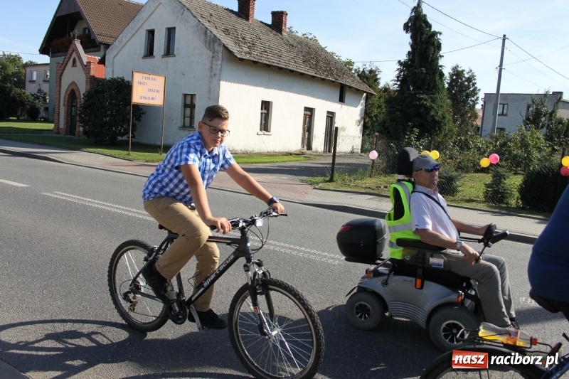 Zdjęcie w galerii na portalu naszraciborz.pl: Wieś ustrojona, do drogi gotowi. Jubileuszowe dożynki w Pawłowie  wiadomości z regionu