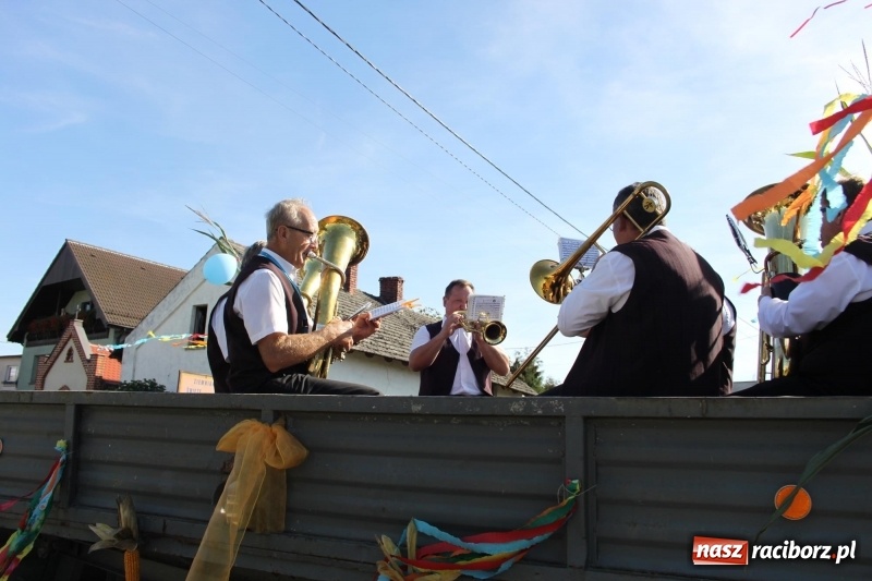 Zdjęcie w galerii na portalu naszraciborz.pl: Wieś ustrojona, do drogi gotowi. Jubileuszowe dożynki w Pawłowie  wiadomości z regionu