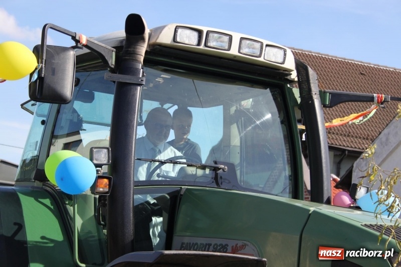 Zdjęcie w galerii na portalu naszraciborz.pl: Wieś ustrojona, do drogi gotowi. Jubileuszowe dożynki w Pawłowie  wiadomości z regionu