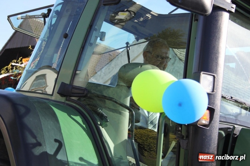 Zdjęcie w galerii na portalu naszraciborz.pl: Wieś ustrojona, do drogi gotowi. Jubileuszowe dożynki w Pawłowie  wiadomości z regionu