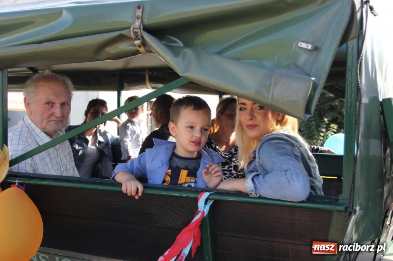 Zdjęcie w galerii na portalu naszraciborz.pl: Wieś ustrojona, do drogi gotowi. Jubileuszowe dożynki w Pawłowie  wiadomości z regionu