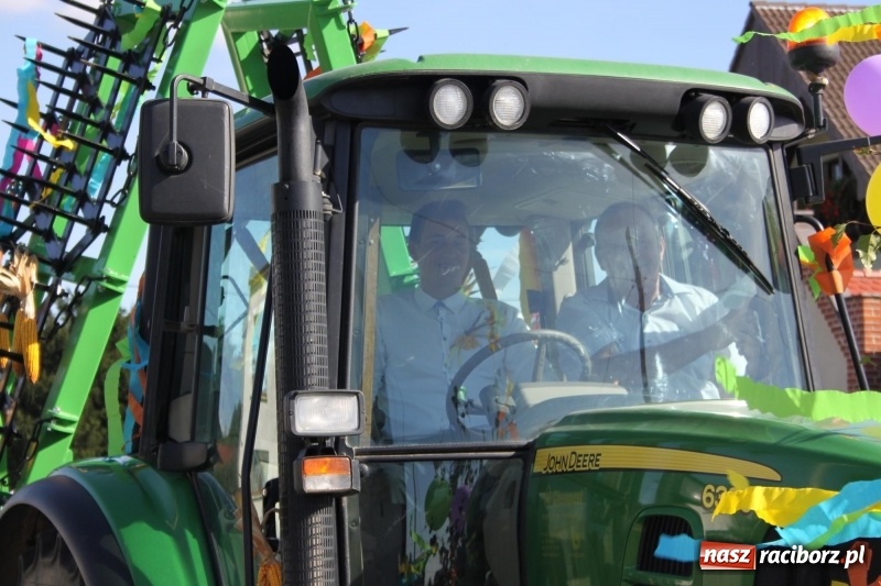 Zdjęcie w galerii na portalu naszraciborz.pl: Wieś ustrojona, do drogi gotowi. Jubileuszowe dożynki w Pawłowie  wiadomości z regionu
