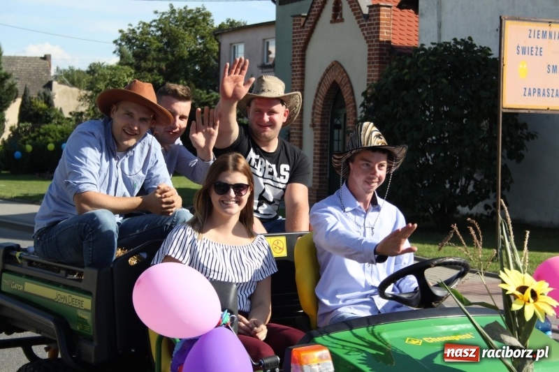 Zdjęcie w galerii na portalu naszraciborz.pl: Wieś ustrojona, do drogi gotowi. Jubileuszowe dożynki w Pawłowie  wiadomości z regionu