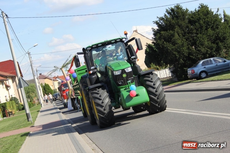Zdjęcie w galerii na portalu naszraciborz.pl: Wieś ustrojona, do drogi gotowi. Jubileuszowe dożynki w Pawłowie  wiadomości z regionu