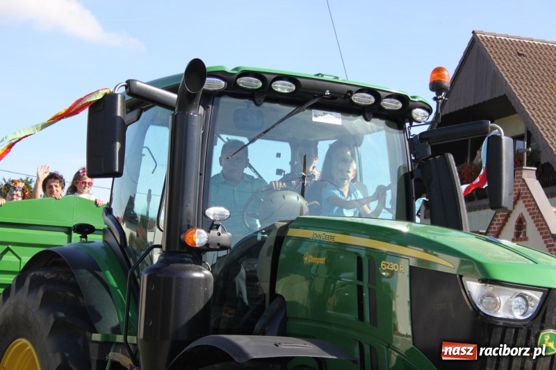 Zdjęcie w galerii na portalu naszraciborz.pl: Wieś ustrojona, do drogi gotowi. Jubileuszowe dożynki w Pawłowie  wiadomości z regionu