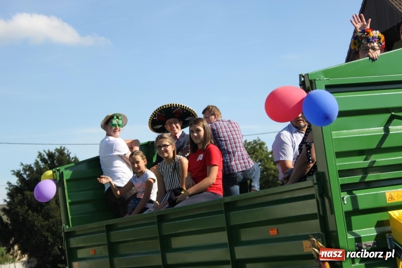 Zdjęcie w galerii na portalu naszraciborz.pl: Wieś ustrojona, do drogi gotowi. Jubileuszowe dożynki w Pawłowie  wiadomości z regionu