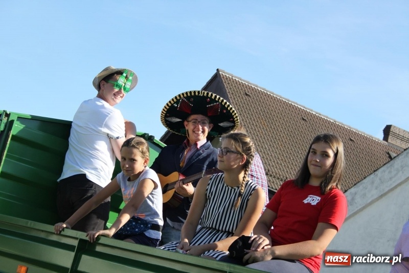 Zdjęcie w galerii na portalu naszraciborz.pl: Wieś ustrojona, do drogi gotowi. Jubileuszowe dożynki w Pawłowie  wiadomości z regionu
