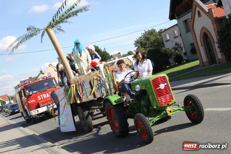 Zdjęcie w galerii na portalu naszraciborz.pl: Wieś ustrojona, do drogi gotowi. Jubileuszowe dożynki w Pawłowie  wiadomości z regionu