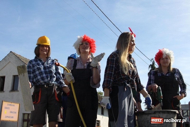 Zdjęcie w galerii na portalu naszraciborz.pl: Wieś ustrojona, do drogi gotowi. Jubileuszowe dożynki w Pawłowie  wiadomości z regionu