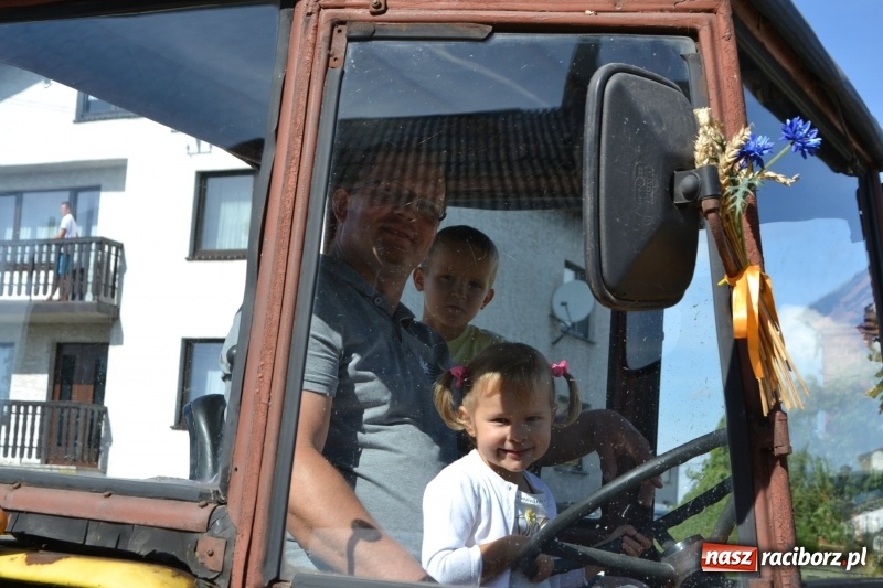 Zdjęcie w galerii na portalu naszraciborz.pl: Słoneczny patrol i delegacja z NFZ na dożynkach w Bieńkowicach  wiadomości z regionu