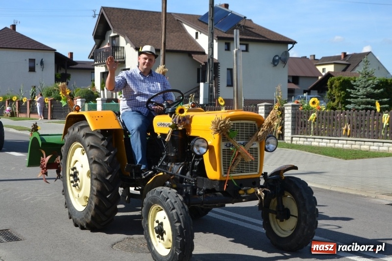 Zdjęcie w galerii na portalu naszraciborz.pl: Słoneczny patrol i delegacja z NFZ na dożynkach w Bieńkowicach  wiadomości z regionu