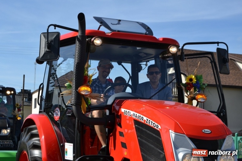 Zdjęcie w galerii na portalu naszraciborz.pl: Słoneczny patrol i delegacja z NFZ na dożynkach w Bieńkowicach  wiadomości z regionu