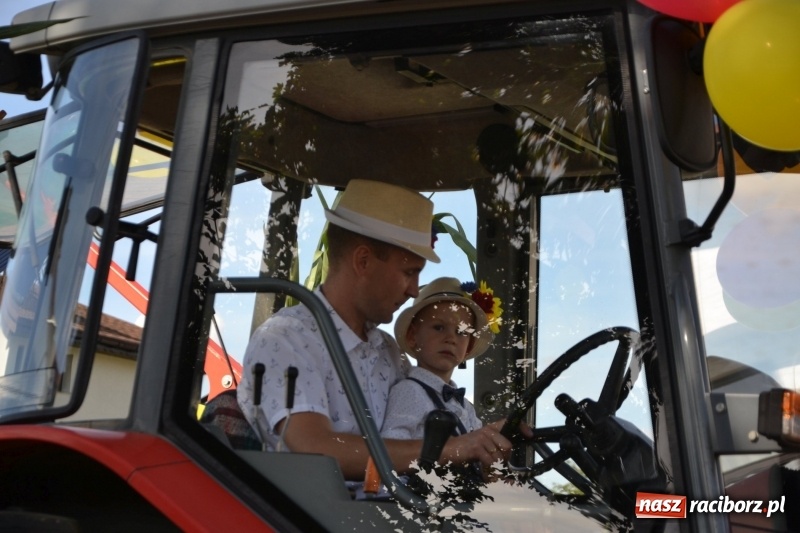 Zdjęcie w galerii na portalu naszraciborz.pl: Słoneczny patrol i delegacja z NFZ na dożynkach w Bieńkowicach  wiadomości z regionu