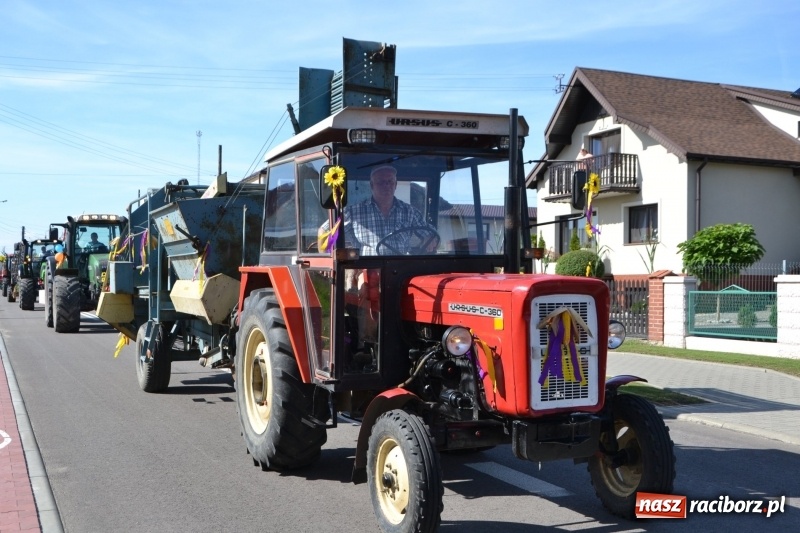Zdjęcie w galerii na portalu naszraciborz.pl: Słoneczny patrol i delegacja z NFZ na dożynkach w Bieńkowicach  wiadomości z regionu