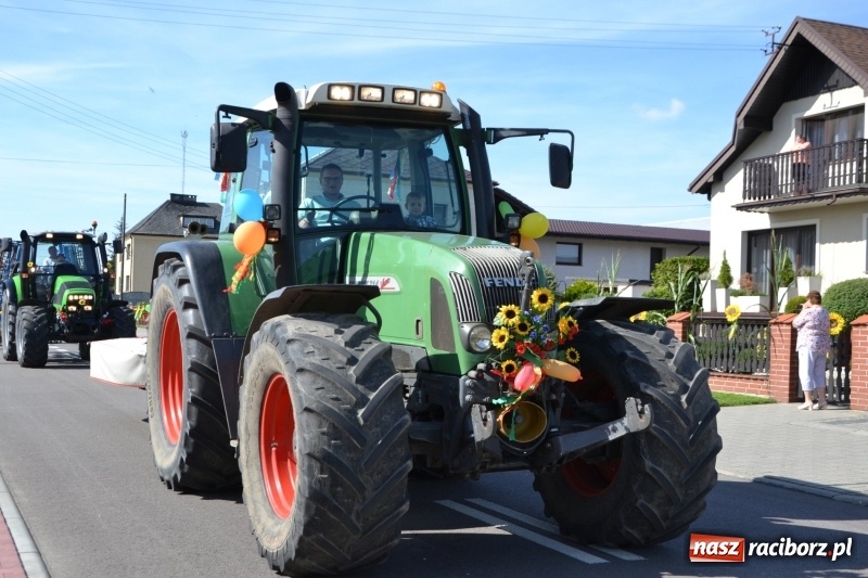 Zdjęcie w galerii na portalu naszraciborz.pl: Słoneczny patrol i delegacja z NFZ na dożynkach w Bieńkowicach  wiadomości z regionu