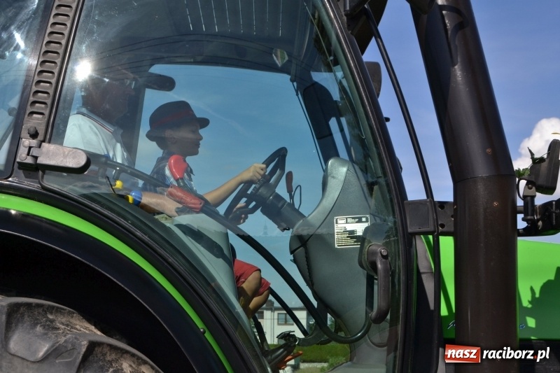 Zdjęcie w galerii na portalu naszraciborz.pl: Słoneczny patrol i delegacja z NFZ na dożynkach w Bieńkowicach  wiadomości z regionu
