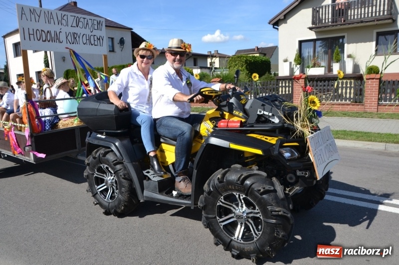 Zdjęcie w galerii na portalu naszraciborz.pl: Słoneczny patrol i delegacja z NFZ na dożynkach w Bieńkowicach  wiadomości z regionu