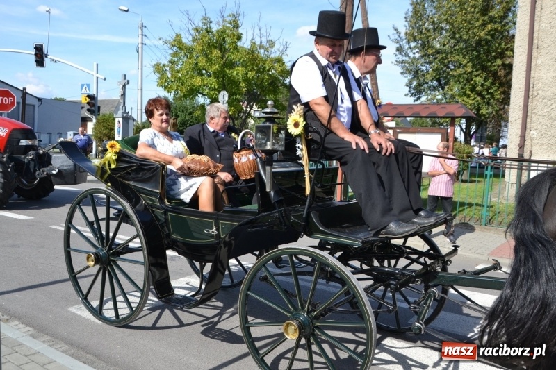 Zdjęcie w galerii na portalu naszraciborz.pl: Słoneczny patrol i delegacja z NFZ na dożynkach w Bieńkowicach  wiadomości z regionu