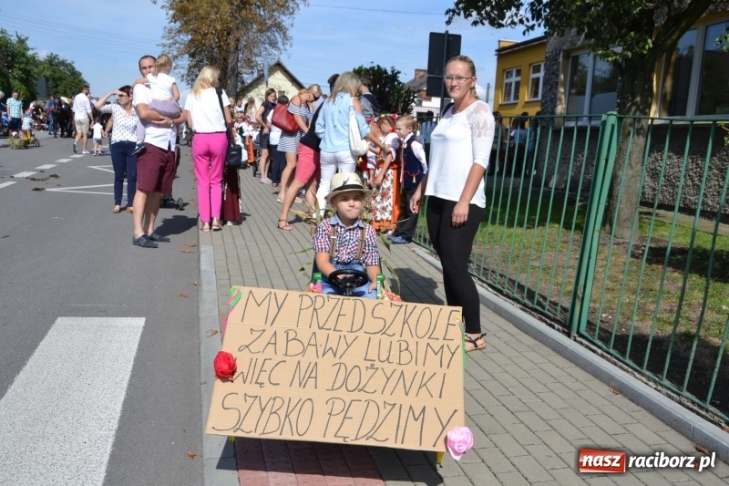 Zdjęcie w galerii na portalu naszraciborz.pl: Słoneczny patrol i delegacja z NFZ na dożynkach w Bieńkowicach  wiadomości z regionu