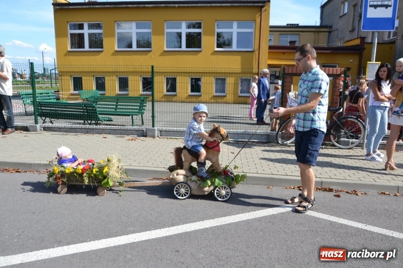 Zdjęcie w galerii na portalu naszraciborz.pl: Słoneczny patrol i delegacja z NFZ na dożynkach w Bieńkowicach  wiadomości z regionu