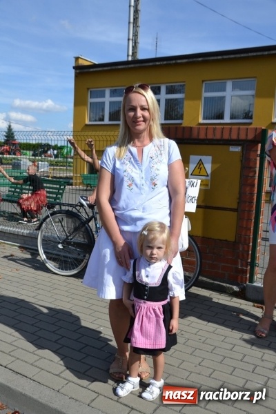 Zdjęcie w galerii na portalu naszraciborz.pl: Słoneczny patrol i delegacja z NFZ na dożynkach w Bieńkowicach  wiadomości z regionu