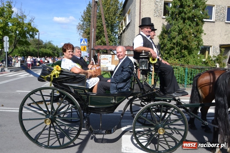 Zdjęcie w galerii na portalu naszraciborz.pl: Słoneczny patrol i delegacja z NFZ na dożynkach w Bieńkowicach  wiadomości z regionu