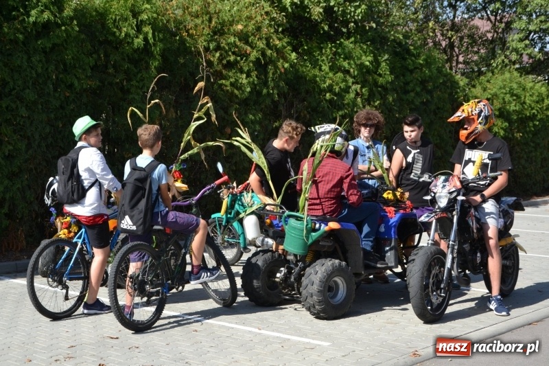 Zdjęcie w galerii na portalu naszraciborz.pl: Słoneczny patrol i delegacja z NFZ na dożynkach w Bieńkowicach  wiadomości z regionu