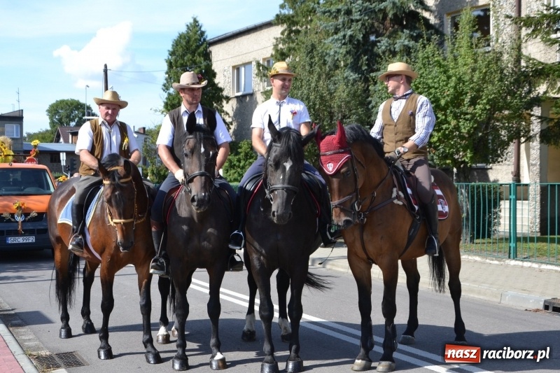 Zdjęcie w galerii na portalu naszraciborz.pl: Słoneczny patrol i delegacja z NFZ na dożynkach w Bieńkowicach  wiadomości z regionu