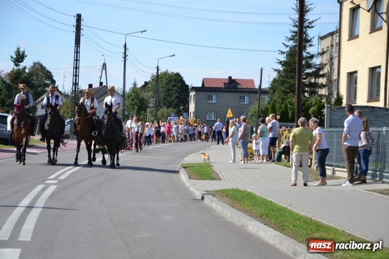 Zdjęcie w galerii na portalu naszraciborz.pl: Słoneczny patrol i delegacja z NFZ na dożynkach w Bieńkowicach  wiadomości z regionu
