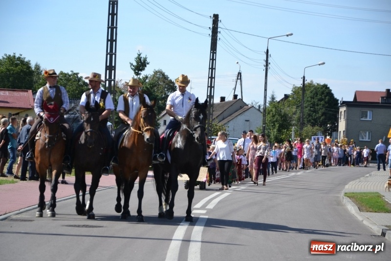 Zdjęcie w galerii na portalu naszraciborz.pl: Słoneczny patrol i delegacja z NFZ na dożynkach w Bieńkowicach  wiadomości z regionu