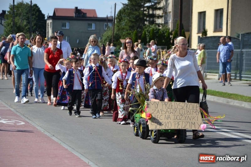 Zdjęcie w galerii na portalu naszraciborz.pl: Słoneczny patrol i delegacja z NFZ na dożynkach w Bieńkowicach  wiadomości z regionu