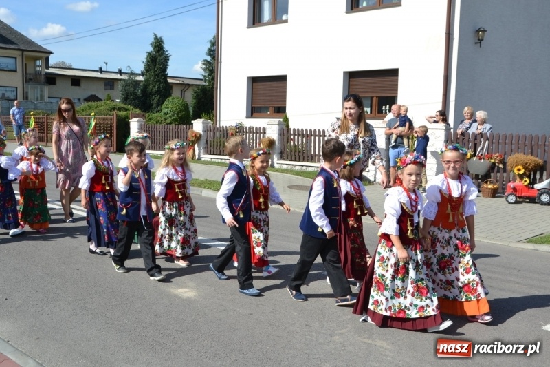Zdjęcie w galerii na portalu naszraciborz.pl: Słoneczny patrol i delegacja z NFZ na dożynkach w Bieńkowicach  wiadomości z regionu