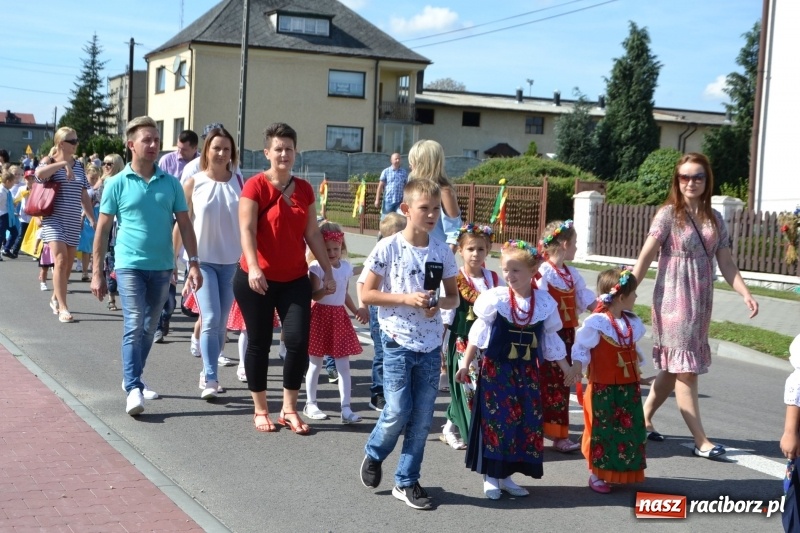 Zdjęcie w galerii na portalu naszraciborz.pl: Słoneczny patrol i delegacja z NFZ na dożynkach w Bieńkowicach  wiadomości z regionu