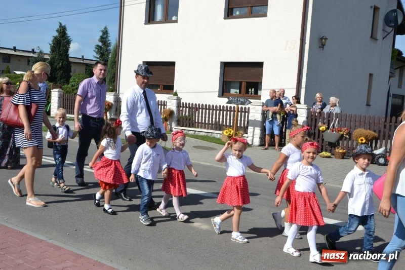 Zdjęcie w galerii na portalu naszraciborz.pl: Słoneczny patrol i delegacja z NFZ na dożynkach w Bieńkowicach  wiadomości z regionu