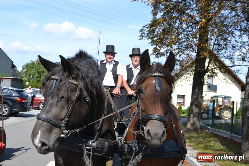 Zdjęcie w galerii na portalu naszraciborz.pl: Słoneczny patrol i delegacja z NFZ na dożynkach w Bieńkowicach  wiadomości z regionu
