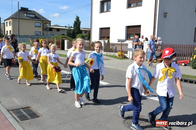 Zdjęcie w galerii na portalu naszraciborz.pl: Słoneczny patrol i delegacja z NFZ na dożynkach w Bieńkowicach  wiadomości z regionu
