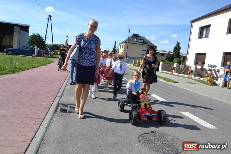 Zdjęcie w galerii na portalu naszraciborz.pl: Słoneczny patrol i delegacja z NFZ na dożynkach w Bieńkowicach  wiadomości z regionu